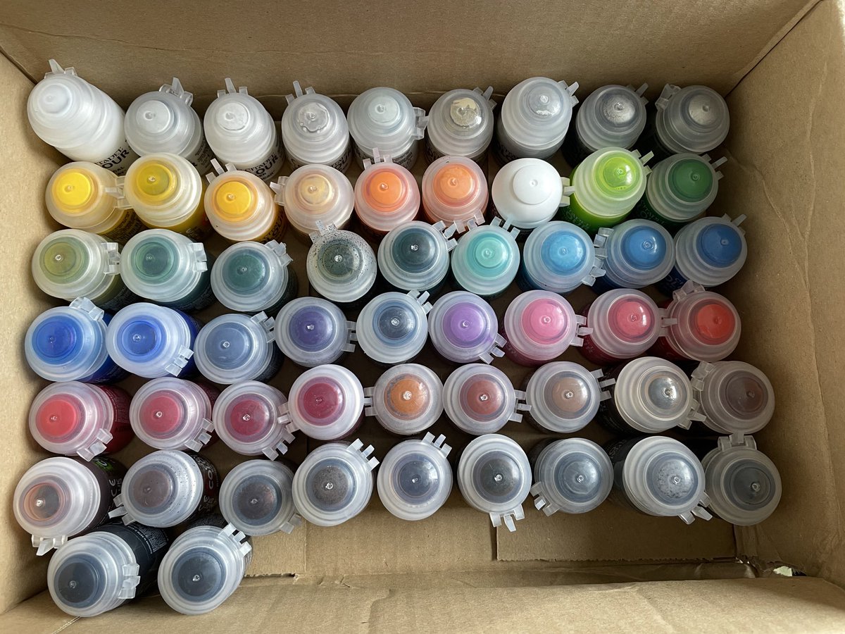 Color coded the paint. Such a relief! The white cap (arghhh!! Whyyyy??!!) is a copper color. 

Any suggestions from fellow color coding enthusiasts are welcome! ;-)

Btw, you can see I’m not an all-caps-facing-same-direction enthousiast. I’m just not.