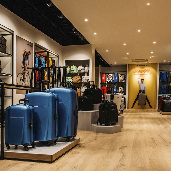 SpainPergo's tweet image. ¿Buscas suelos #laminados, de #parquet o vinilo para proyectos comerciales y profesionales? En #Pergo tenemos los #suelos que necesitas, con una resistencia y durabilidad excepcional y diseño exclusivo. Encuentra tu suelo profesional aquí 👉 pro.pergo.es/es-es #interiorismo