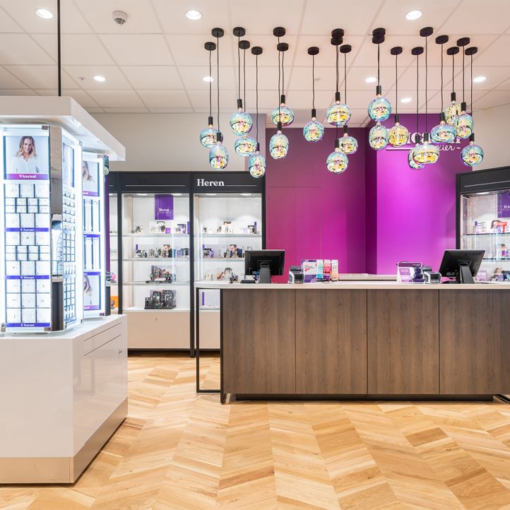 SpainPergo's tweet image. ¿Buscas suelos #laminados, de #parquet o vinilo para proyectos comerciales y profesionales? En #Pergo tenemos los #suelos que necesitas, con una resistencia y durabilidad excepcional y diseño exclusivo. Encuentra tu suelo profesional aquí 👉 pro.pergo.es/es-es #interiorismo