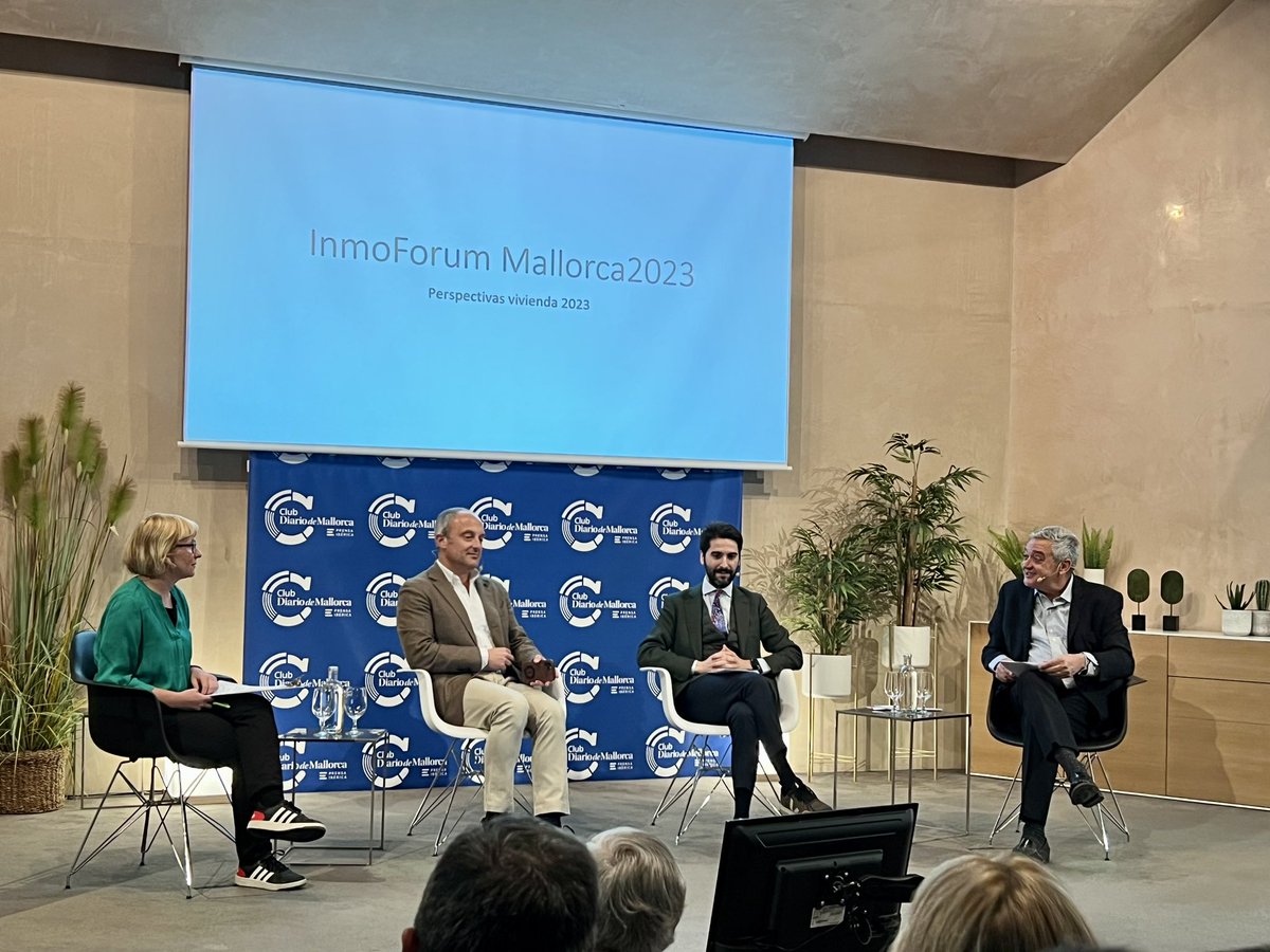 BeatrizJuandeS1's tweet photo. Interesante #InmoForum Mallorca organizado por @diariomallorca en el que Omar García, director del Centro de Negocio Inmobiliario de @caixabank en Baleares, ha analizado la situación económica actual y cómo afecta al mercado inmobiliario de las islas según #CaixaBankResearch https://t.co/mLuGvL51Z7