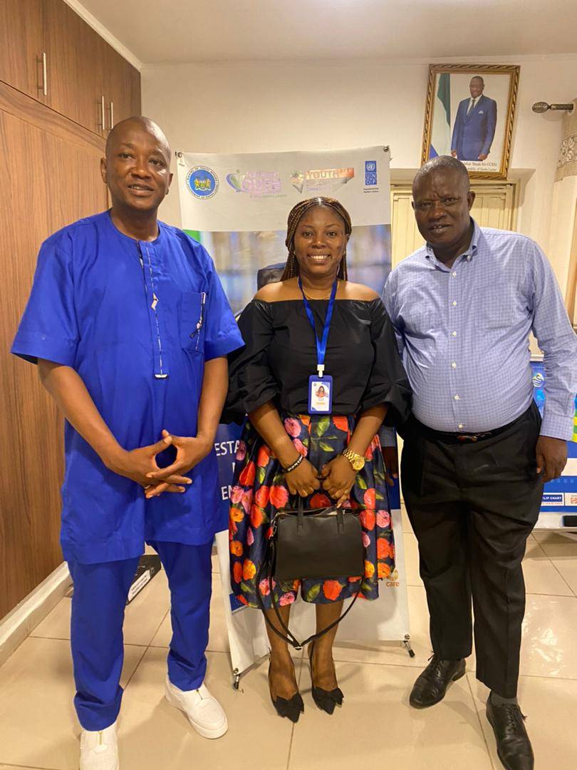 WestAfricaWome2's tweet photo. The Program Director of West Africa Women and Girls Empowerment - SL met and discussed the upcoming conference Preventing Election Violence through Diplomacy with the saying "PEACE DAE NA WE HAN"@USEmbFreetown @UNICEFSL @PresidentBio @ayvnews @UNFPASierraleon @UNDPSierraLeone https://t.co/Wgh5jXHigW