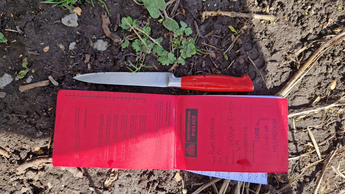 MPSUxbridgeTC's tweet photo. This discarded knife was located and retrieved by @MPSUxbridgeTC in a #WeaponsSweep of local park areas on Monday.

#alwayslooking, #safety, #community, #MyLocalMet.

@HillingdonResi1. https://t.co/yDkKdx5wjO
