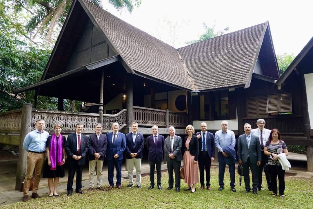 RoEmbThailand's tweet photo. EU Ambassadors had an interesting two-days work visit in Chiang Mai! 
We visited the 🔬 Science &amp; Technology Park, the Chiang Mai University and the EFEO Chiang, met various local actors, notably the Governor and Mayor of Chiang Mai and discussed 🇪🇺🇹🇭 EU-Thailand relations. https://t.co/ic4hgs2Rmr
