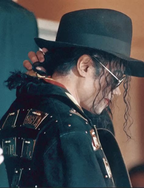 mjinnoc81584375's tweet photo. Handsome from every angle.😍🌻🌻❤️🔥
#MichaelJackson
#RespectforMichaelJackson https://t.co/gMQRJiiKj0