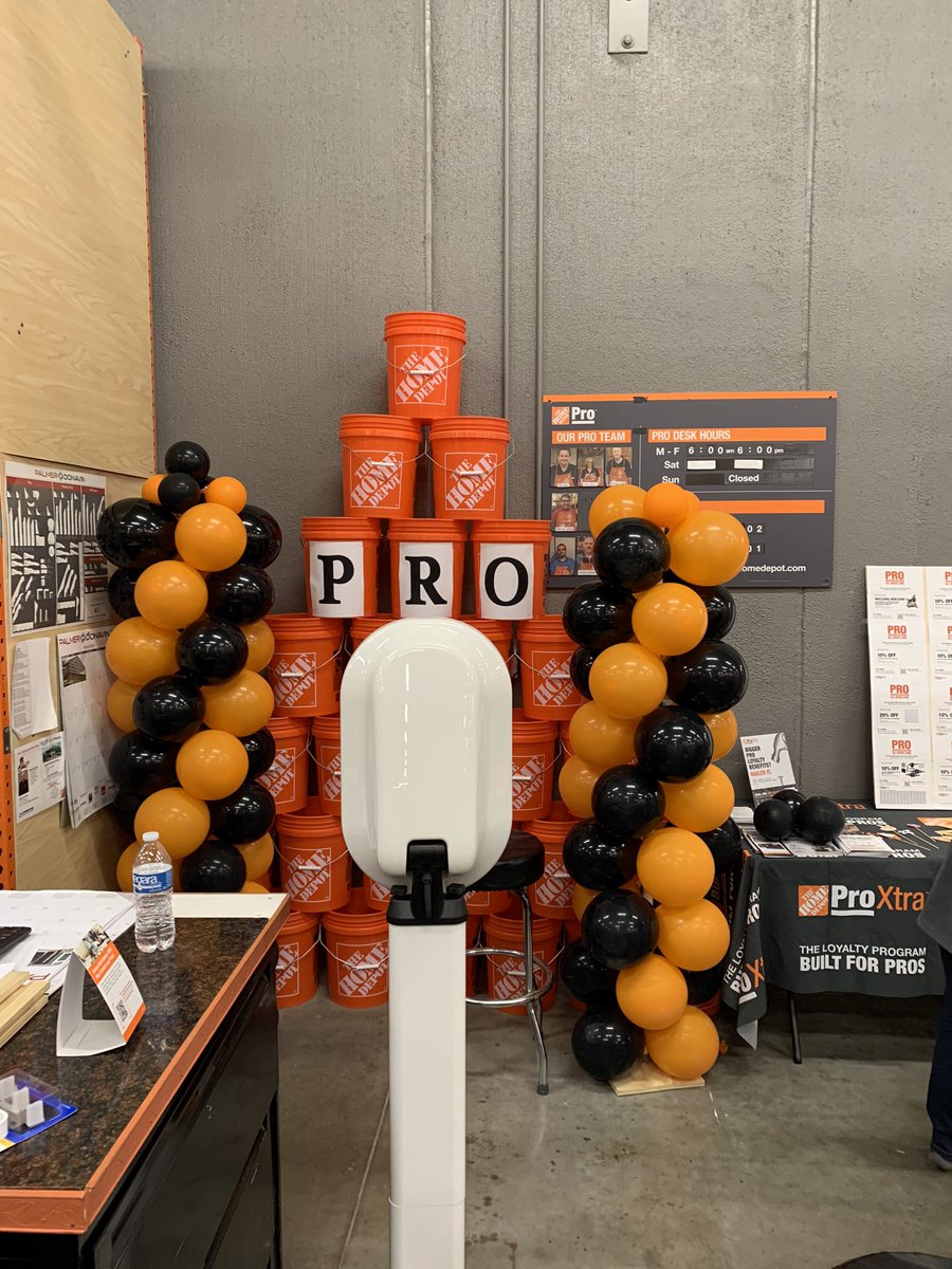 GC Pro Appreciation Event! Hot Dogs, Monsters and Chips. Photo Booth so Pro and PASA can capture the best moments! @Sean_Monty_ <a href="/Carlos_A_Hnndz/">Carlos Hernandez</a> <a href="/shellishel20/">Michelle schoneboom</a> @GroveMighty <a href="/CarleBrandon/">Brandon Carle</a>