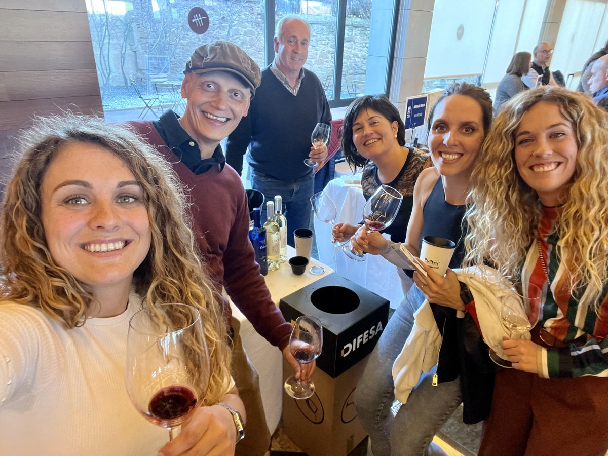 Este lunes dimos la bienvenida a la nueva añada junto a <a href="/bodegasderioja/">Bodegas de Rioja</a> 🙌🏻

Allí probasteis algunas novedades que muy pronto estarán disponibles nuestra tienda 🍷😋 

Os dejamos un resumen del día, rodeados de amigos y del #equipoLecea 💪🏻

¡Gracias por pasar por nuestro stand! ☺️