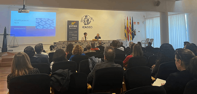 PimecAutonoms's tweet photo. ‼️La presidenta @elisabet_bach destaca la importància de millorar el tractament dels supòsits dels autònoms societaris per fer un pas endavant en la protecció del col·lectiu, a la trobada del #VallèsOccidental sobre la #ReformaRETA 👇#PIMECVallèsOccidental
https://t.co/hemQaQCS8H https://t.co/DJ2Er5avZ5