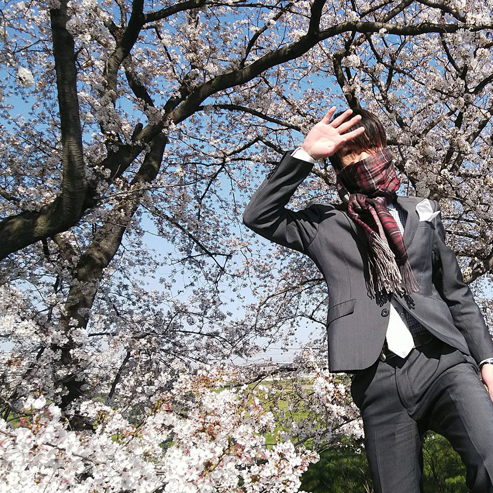 konomuraZ's tweet image. インスタ再掲第5弾。
スーツと桜。

#そうだスーツ着よう
#drawingreference