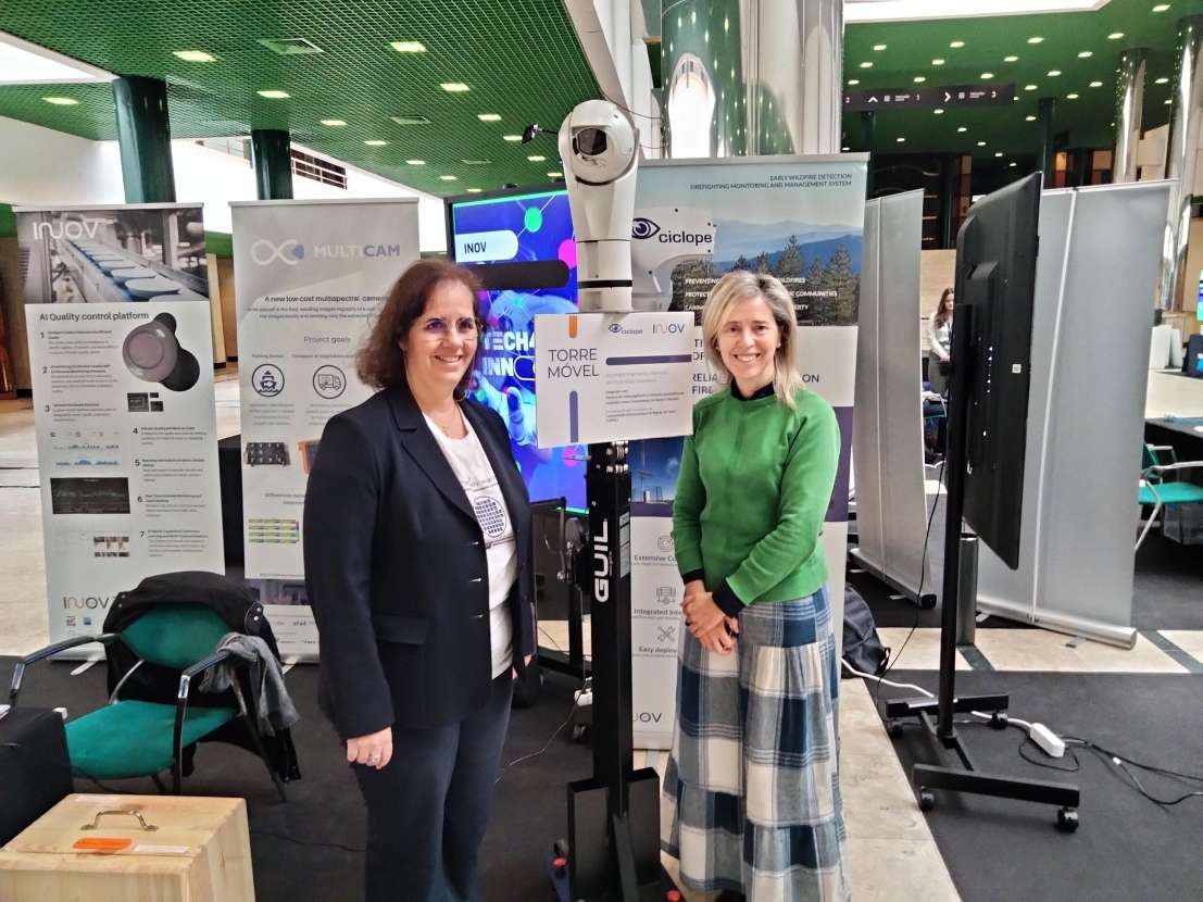 INESC MN is currently at #Tech4innov event (that aims to strengthen research, technological development and innovation), together with @INOVinesc , showcasing our work on #microfabrication, #biosensors, scanners and current #sensors.
We even got our cleanroom suit on!👌