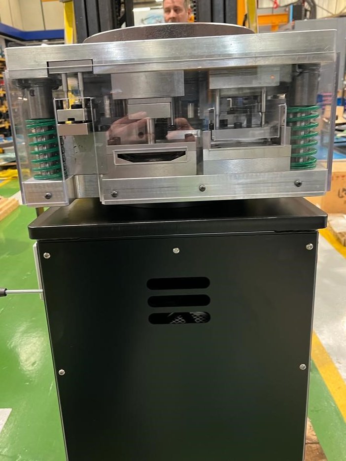 AandMEDM's tweet image. Hydraulic #presstool precision. Our #toolmakers made all the moving parts including the #Dieset to do 9 operations for shopfitting aluminium extrusions. 
#Toolmaking #precisionassembly #jigs #fixtures #gbmfg #ukmfg