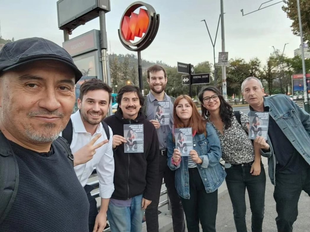 Javier_DuharteS's tweet photo. Esta mañana de Miércoles estuvimos en Metro Salvador. ¡Camila Miranda al Consejo Constitucional!

@PierinaFerrett1 @ComunesCL @CamilaMirandaRM 

#UnidadParaChile #Chile #FelizMiercoles https://t.co/Jy9v9UFmxB