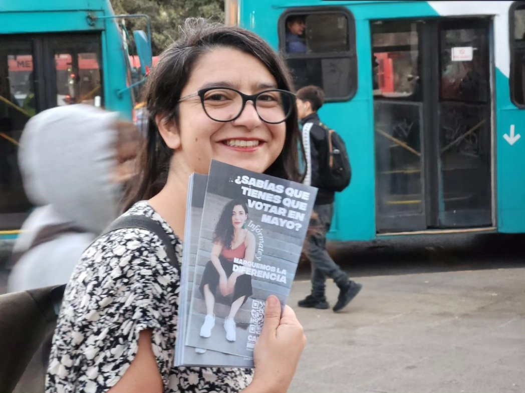 Javier_DuharteS's tweet photo. Esta mañana de Miércoles estuvimos en Metro Salvador. ¡Camila Miranda al Consejo Constitucional!

@PierinaFerrett1 @ComunesCL @CamilaMirandaRM 

#UnidadParaChile #Chile #FelizMiercoles https://t.co/Jy9v9UFmxB