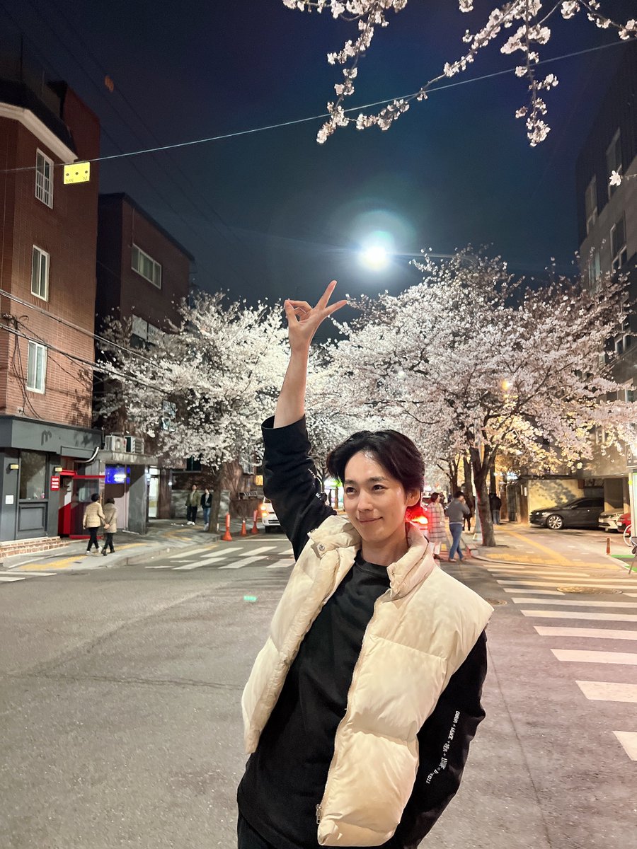 ChaeS2_WINNER's tweet photo. 누가 꽃이야 https://t.co/1cAGGMIHHS