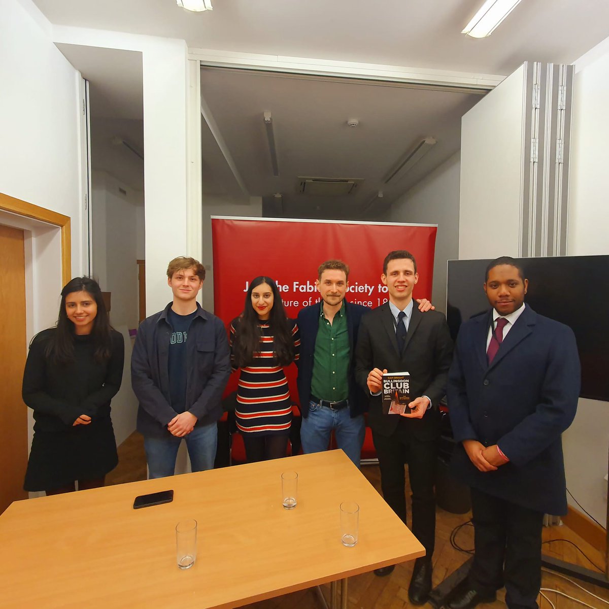 HarnettFinley's tweet photo. Great to have @WritesBright back to speak to @LDNYoungFabians members about his new book, Bullingdon Club Britain.

Fascinating talk, packed turnout, and plenty of new members at their first @youngfabians event which is always good to see.

Looking forward to reading the book. 📚 https://t.co/160qE3iB24