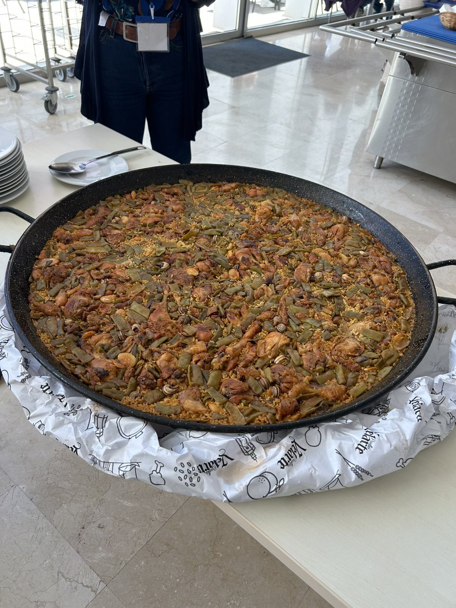 Jandritu's tweet photo. Of course, for lunch we had paella! Thanks @ReginaRodrigo_ and all the team for the wonderful #ERNworkshop! https://t.co/rqwd2SxpNh