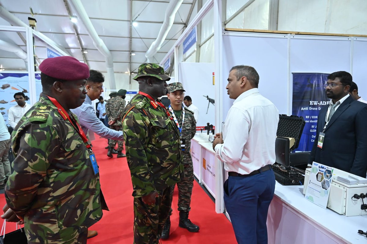 PRODefPune's tweet image. On the sidelines of #AFINDEX exercise an Equipment Display was organized in which 75 indigenous products from 32 industries manufactured under &apos;Make in India’ were showcased.
Gen Manoj Pande, #COAS and Mr. B. N.  Kalyani CMD,  BharatForge inaugurated this exhibition.