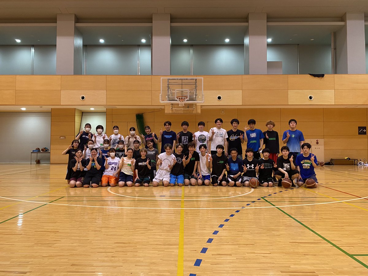 kitasato_baske's tweet photo. 全学オープンバスケ🏀

4/19、24日(17:00~19:00)に行います！
※医学部は別日です

5限終わりの方は遅れても全然大丈夫です☺️

初心者の方やプレーヤー、マネージャーもたくさん募集しているので、新入生の皆さん、気軽に見学に来てください！

詳細は2枚目に書いてあります✊

 #春から北里 https://t.co/jVRpSXPIAi