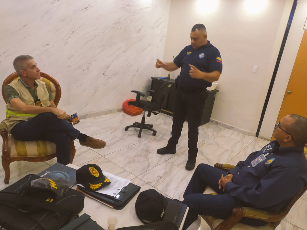 BTT_Carabobo's tweet image. #28Mar el Personal de @BTT_Carabobo @Invest_vzlaofic y @TransporteGobVe #Carabobo estuvimos reunidos con el Comandante del Servicio de Tránsito @PNBVzla #Carabobo conversando diversos puntos sobre el venidero Operativo de Semana Santa 2023
@MijpVzla @oficial_intt @SGGCarabobo