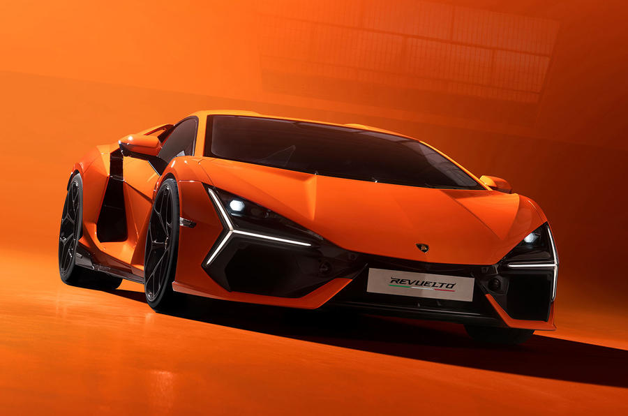 autocar's tweet image. REVEALED: Here it is, the successor to the Lamborghini Aventador - the Revuelto
🔥 1000bhp 6.5-litre hybrid-assisted V12 
🔥 2.5sec to 62mph
🔥 Three electric motors
🔥 9250rpm redline