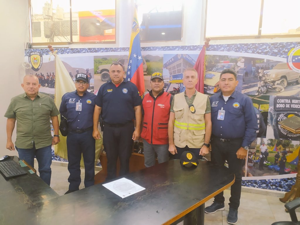 Invest_vzlaofic's tweet image. La Directiva de @Invest_vzlaofic  en conjunto con los Compañeros de @BTT_Carabobo y el @TransporteGobVe Regional, en reunión con el Comandante de @PNBVzla #Carabobo conversamos sobre las Aulas viales y el Operativo de Semana Santa 2023 que se aproxima 
@oficial_intt @MijpVzla