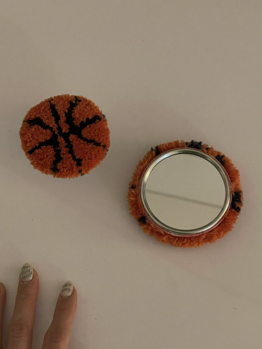 cxixnxdxyx's tweet photo. event…🏀
작은 아이는 그립톡 큰 아이는 손 거울로… 마감이 그렇게 좋진 않지만 (허접해요,,,) 원하시는 분이 계시다면 알티해주신 분들 중 추첨해서 보내드릴게요,,,,🏀🩶
저의 쟈근 선물…이에요,,, https://t.co/24kybhggwP