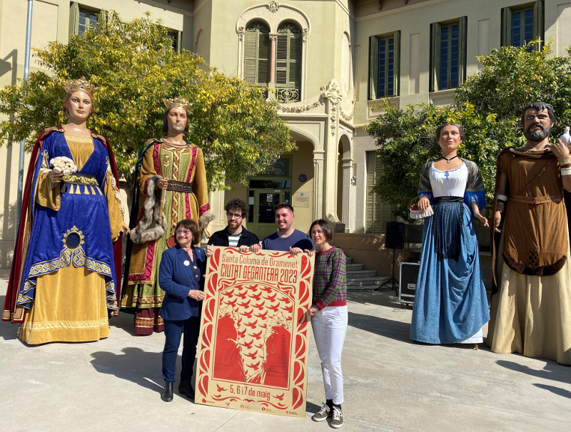 scgramenet's tweet photo. Presentació de #santacoloma @CGSantaColoma 
Aquest dimecres s'ha presentat als jardins de Can Roig i Torres el programa d'activitats i el cartell de Ciutat Gegantera 2023
https://t.co/fYoIAUnUcA https://t.co/9wMNiBaZ8D