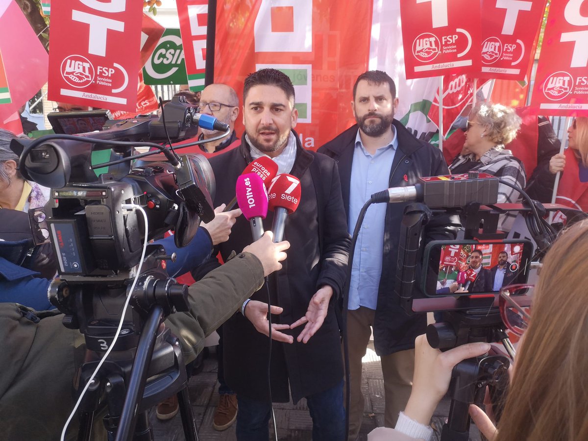 ismaelsc_'s tweet photo. ‼️ El CESS lleva sin economista desde octubre, lo que impide realizar con normalidad sus funciones, como la elaboración del Informe Socioeconómico 2022 de #Sevilla. Pedimos al @Ayto_Sevilla que cubra la vacante sin más demora. 👇👇

https://t.co/pUD3EPmDbS https://t.co/p66TxsRqMg