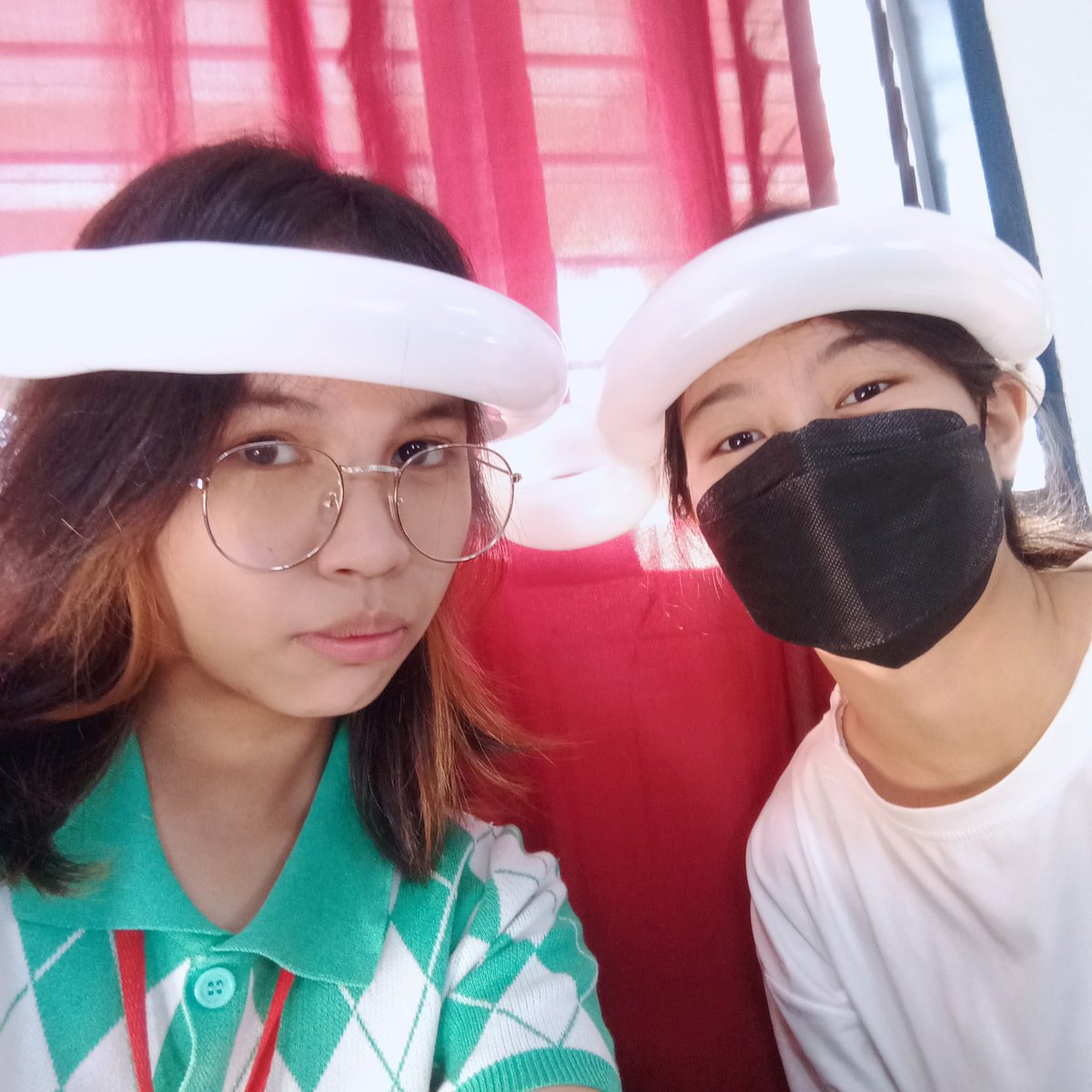 c6neli's tweet photo. swordfight w @adenipASP https://t.co/f1hEeFVpp0