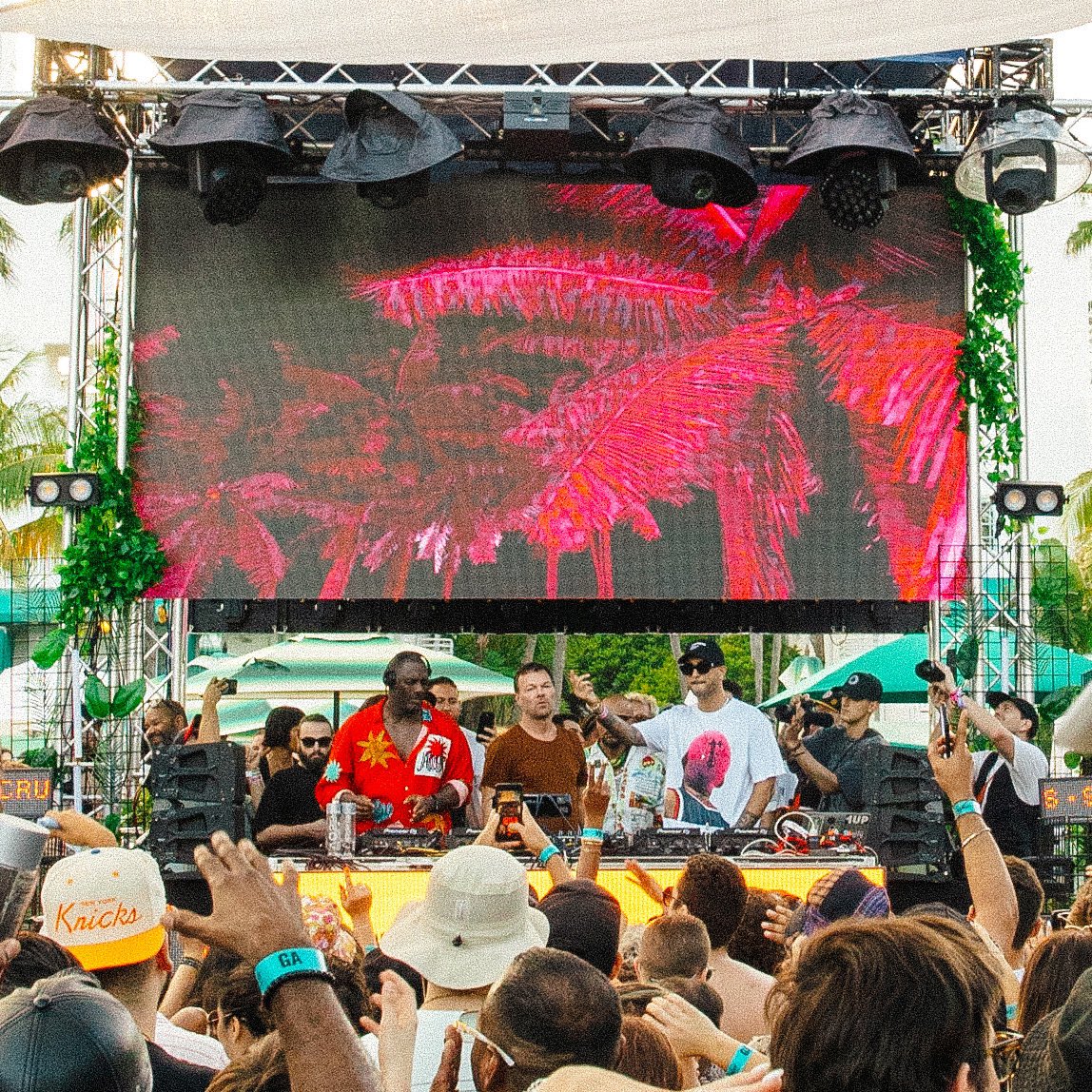 Miami magic!!! Another epic <a href="/AllGonePT/">All Gone Pete Tong</a> pool party, thanks to all that came and all my special guests: @idriselba <a href="/LocoDiceOFC/">Loco Dice</a> <a href="/sethtroxler/">Here's Troxy</a> <a href="/damianlazarus/">Damian Lazarus</a> <a href="/PAWSAofficial/">PAWSA</a> <a href="/denniscruzdj/">Dennis Cruz</a> <a href="/TomasStation/">Tomas Garcia Station</a> @MaloneMusicOFC #Airrica #ChloeCaillet #LaylaBenitez #Obee