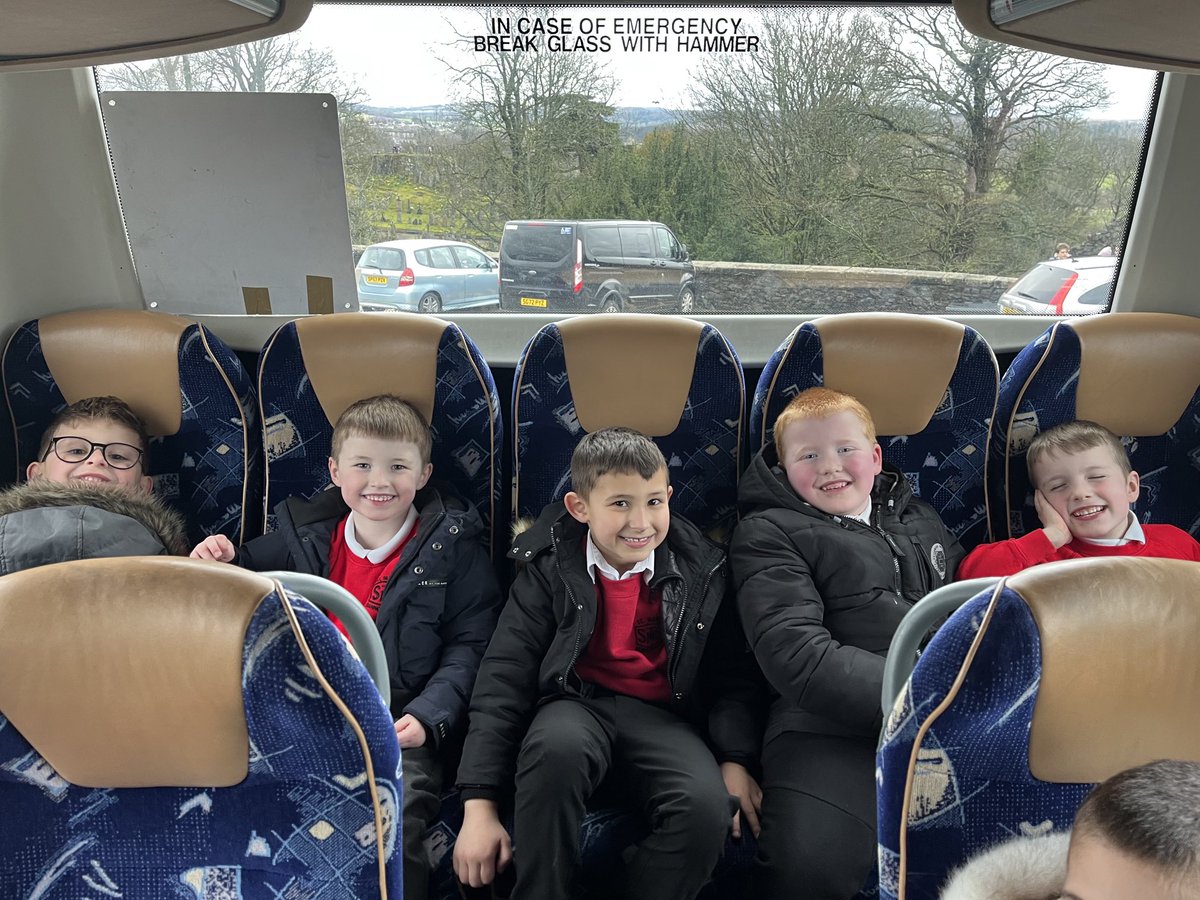 MrsH_STMB's tweet photo. We have a bus - full of excited, tired and knowledgeable learners - on their way back to school from Stirling Castle! 🏰🏴🤴🏼 Ask us all about unicorns; how Kings and Queens lived in the castle; and why a castle is built and structured the way it is! 🦄 #StirlingLovesLearning https://t.co/zelHfFHq7r