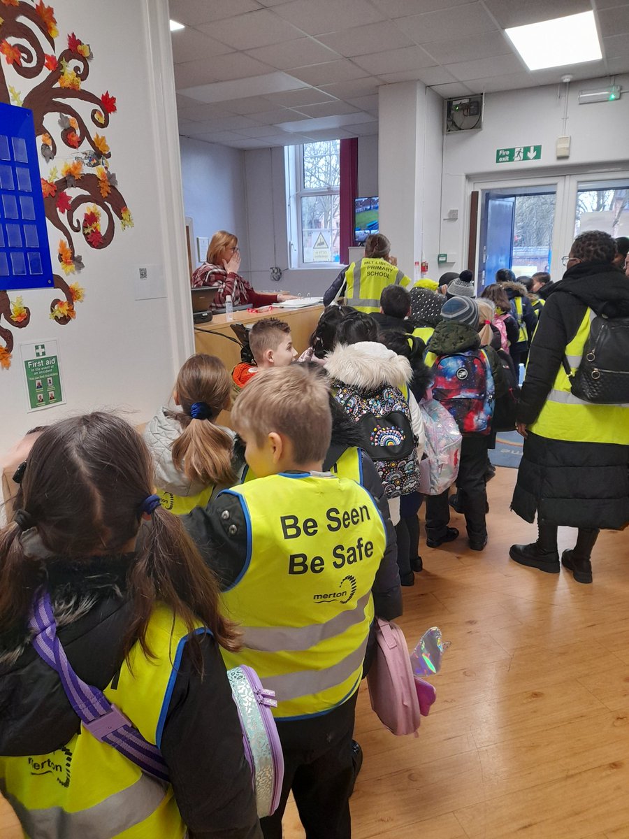 LibertyPrimSch's tweet photo. Year 3 leaving for the National History museum. They reported that they had a great day and saw lots of amazing exhibits. https://t.co/XSPwgaz13Z