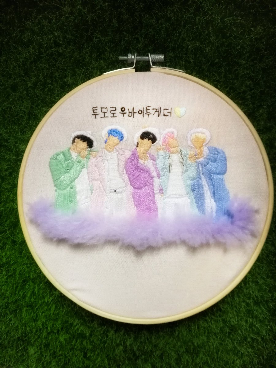TOMORROW × TOGETHER
💙💙💙Blue Hour💙💙💙
.
  .
   .
 .
  .
.
#TXT #TOMORROW_X_TOGETHER
#투모로우바이투게더 #MOA
#TXTembroidery #embroidery #kpopembroidery #hoopart