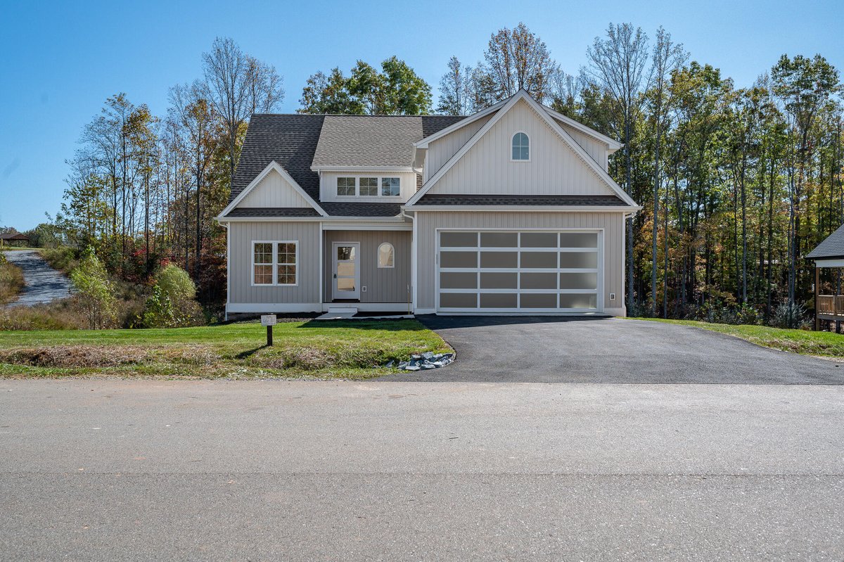 realtygroupkw's tweet photo. New Construction Home Available!
20 Indian Ridge DR, Moneta, Virginia 24121
4 Bedrooms/2.5 Bathrooms
$539,000

Call Teresa for details and to schedule a showing - 434-546-3202

#realtor #therealtygroupteam #monetarealestate #newconstructionhome #luxuryrealestate https://t.co/cZM0glIq7O