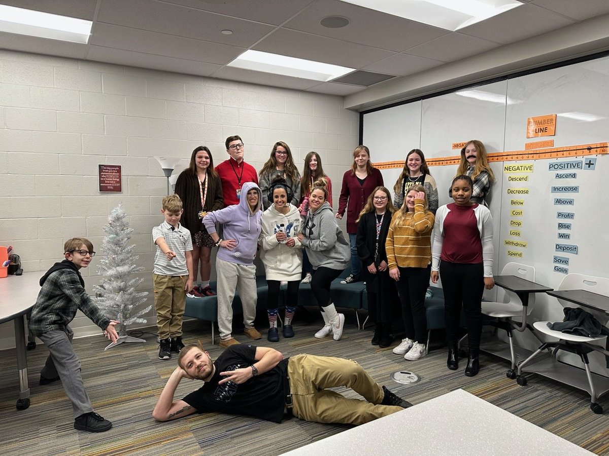 MrsNRRoth's tweet photo. #marchmadnessspiritweek continues with day 3: Dress like a staff member vs Dress like a student. Highlight reel #1 😍
📷: Mrs Parnell, @NRCSStem, Mrs Tonkin &amp; Mrs Ray @NRAC3_8 https://t.co/sUUTTYowkm