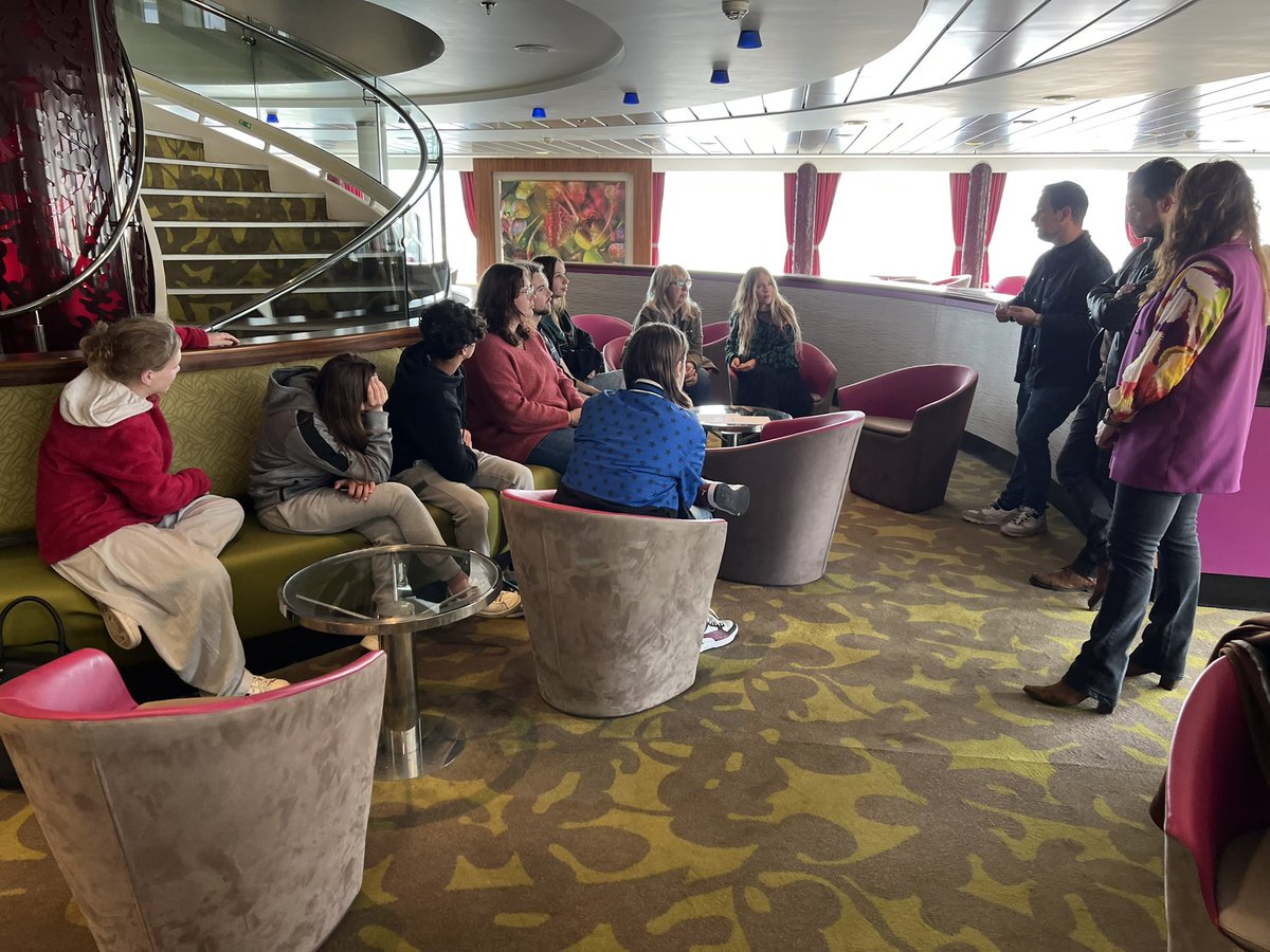 AlexandraChiar5's tweet photo. Dans le cadre de la semaine des métiers du maritime organisée par @PoleEmploiCorse et @lameridionale nos élèves ont pu découvrir l’ensemble des métiers de la marine marchande.
#Métiers #Formations  ⚓️⛴️
Bravo à tous participants 👏 https://t.co/akuMRSQDl6