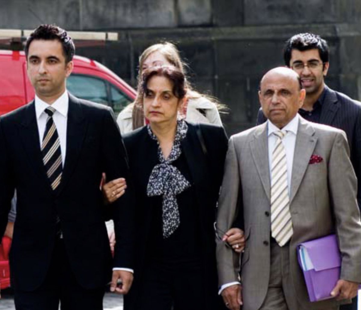 AamerAnwar's tweet photo. 15years ago a 22 yr old @HumzaYousaf joined my family &amp; I, for my contempt of court case before senior judges ( Not Guilty). Today with his family, I proudly watched history being made as he was sworn in as First Minister by Scotland’s 4 most senior judges🙏🤲🏽🏴󠁧󠁢󠁳󠁣󠁴󠁿 https://t.co/3oWjEfWPus