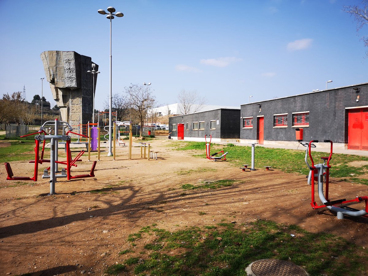 ajmanresa's tweet photo. ‼️ #Manresa rep gairebé 1,5 milions de la @diba per instal·lar biomassa i fotovoltaiques en equipaments municipals

📸 L'actuació més important és la instal·lació d'una xarxa de calor amb biomassa per escalfar els equipaments esportius del Congost ☀️🌳

ℹ️ https://t.co/NA6joZSN0d https://t.co/zHYAj4gRuJ
