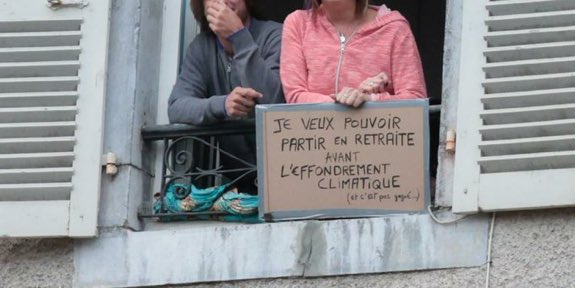 LEVBcmptSecours's tweet photo. [Septembre 2022, Pau, Je veux pouvoir partir à la retraite avant l'effondrement climatique et c'est pas gagné, Pancarte, Porte, Couple, Porte, Chez eux]
https://t.co/IcAhwUSg3Y https://t.co/3gVGO6pWOl