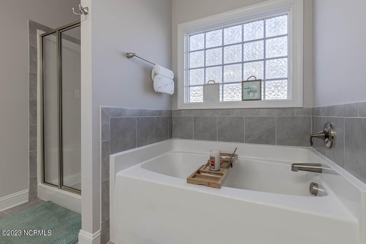 Harrison_Dorn's tweet photo. #HarrisonDorn #399900Dollars #609ShermanLane #NewOnTheMarket #5Beds #3Baths #JacksonvilleNC #5beds #3Baths https://t.co/CjHEPLM4tB