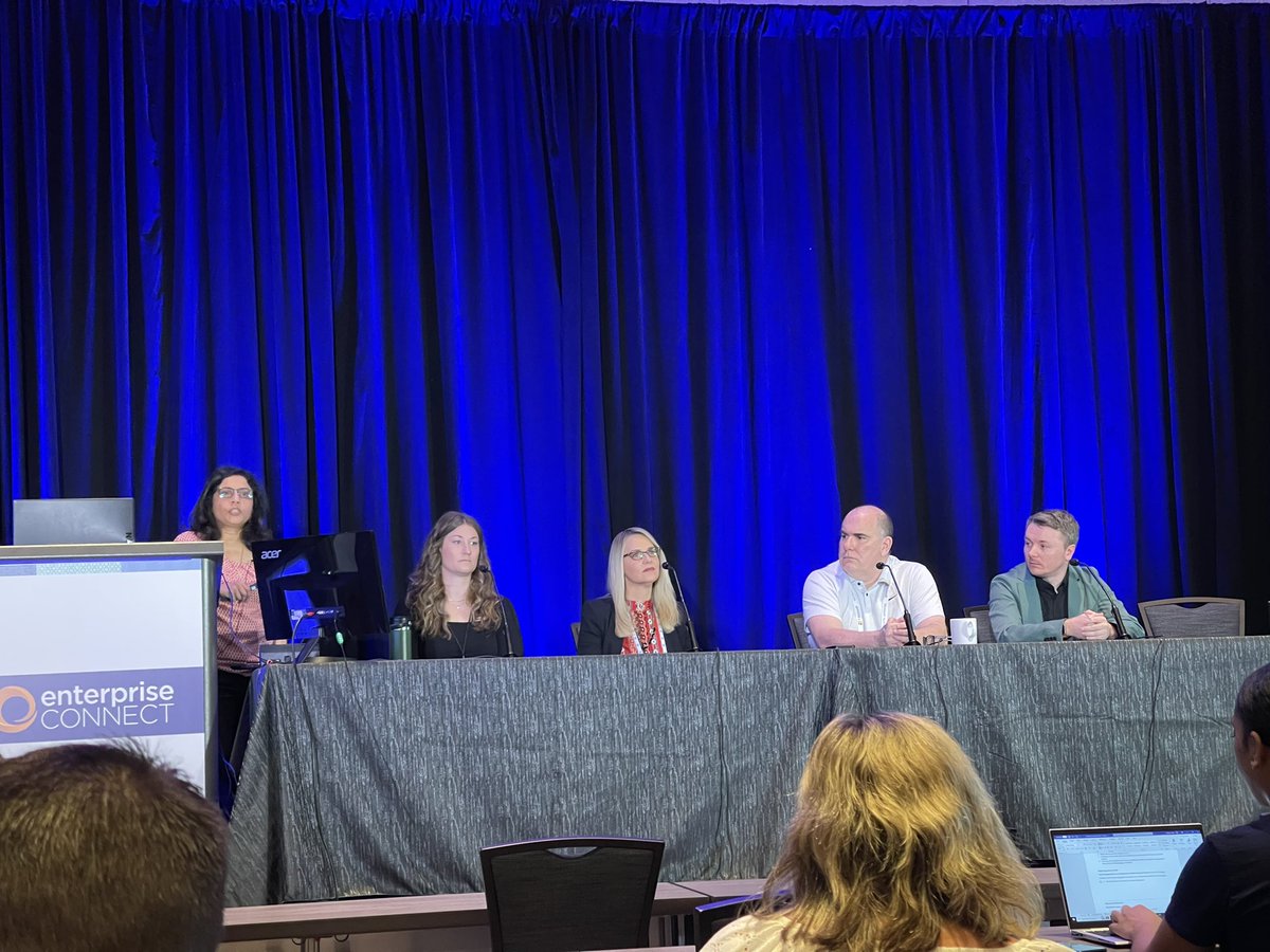 Webex's tweet photo. Happening now at #EnterpriseConnect: 

Rich Bayes, Director of Management for Devices, kicks off the day with his expertise on the panel: “Equipping Offices for Collaboration in a Global Enterprise” https://t.co/2HjauhSLuF