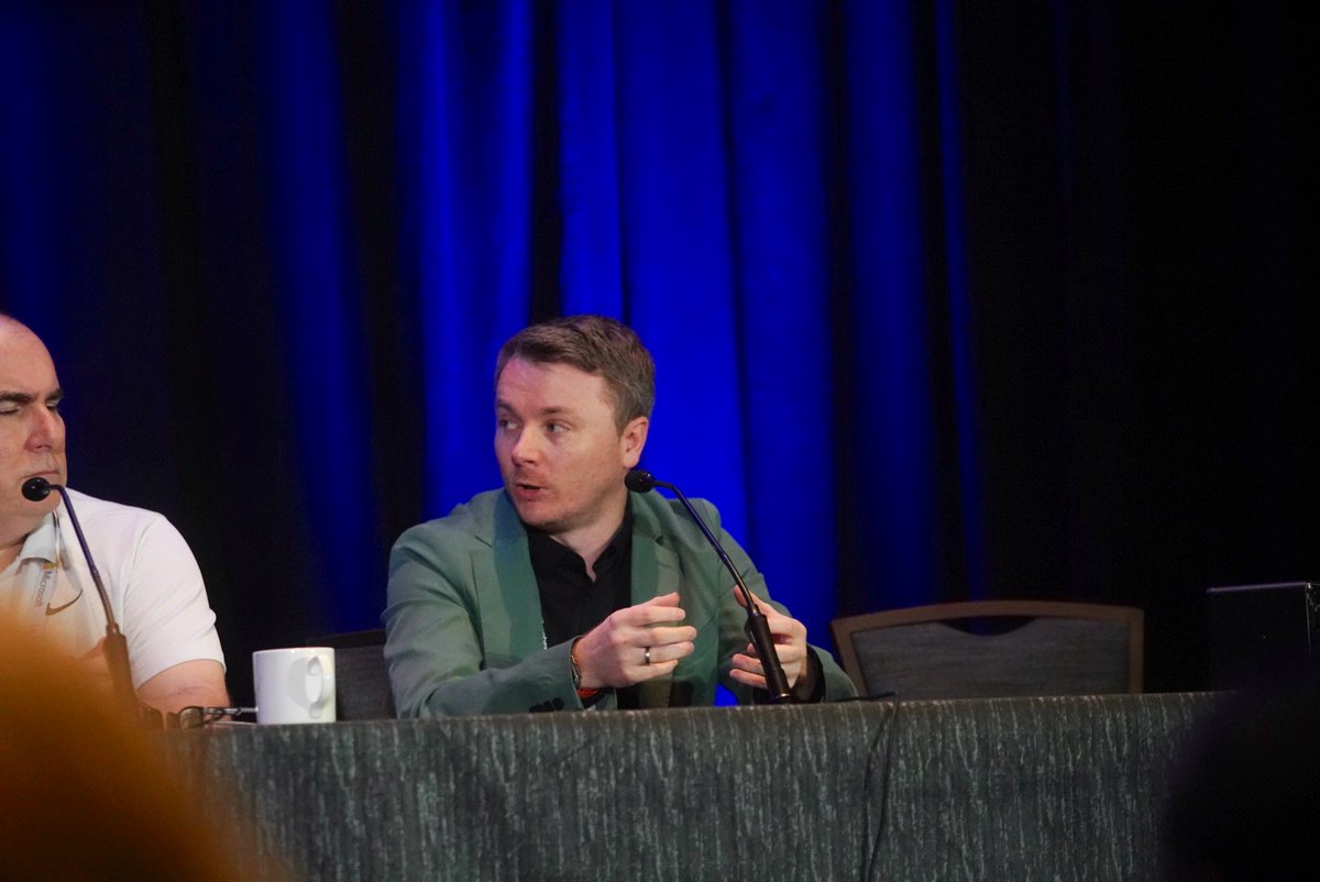 Webex's tweet photo. Happening now at #EnterpriseConnect: 

Rich Bayes, Director of Management for Devices, kicks off the day with his expertise on the panel: “Equipping Offices for Collaboration in a Global Enterprise” https://t.co/2HjauhSLuF
