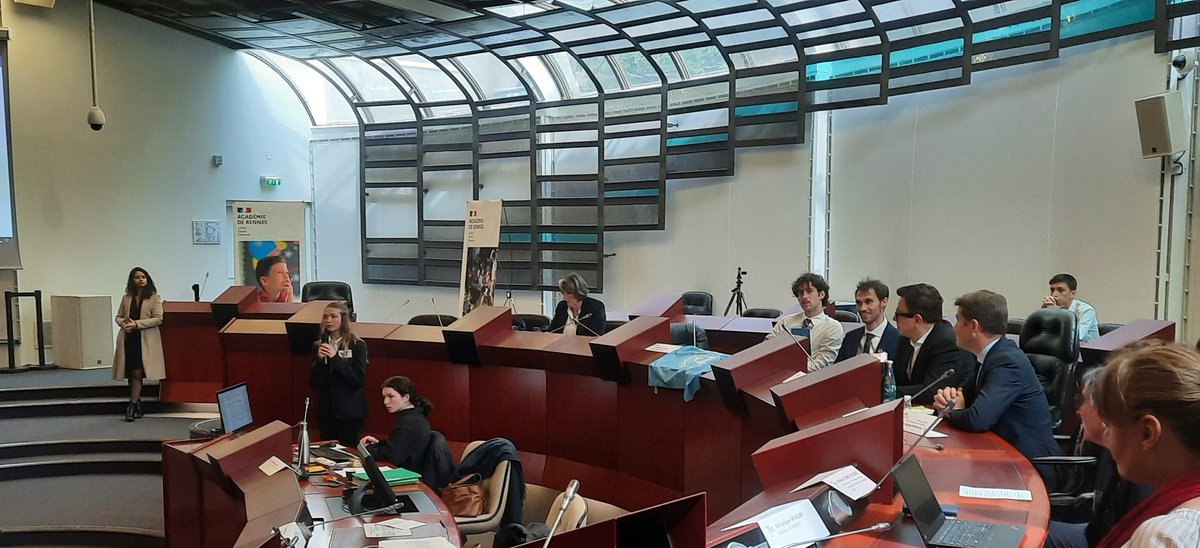 edd_acrennes's tweet image. #EDD 
👩🏼‍🎓👨🏽‍🎓🇺🇳
Développer l&apos;art du discours, l&apos;éloquence et l&apos;argumentation, des compétences au coeur des simulations de négociations onusiennes. #OBJECTIFODD @acrennes 
Se préparer au Grand oral par une mise en situation concrète 🌎🕊 #ODD16 #ODD10