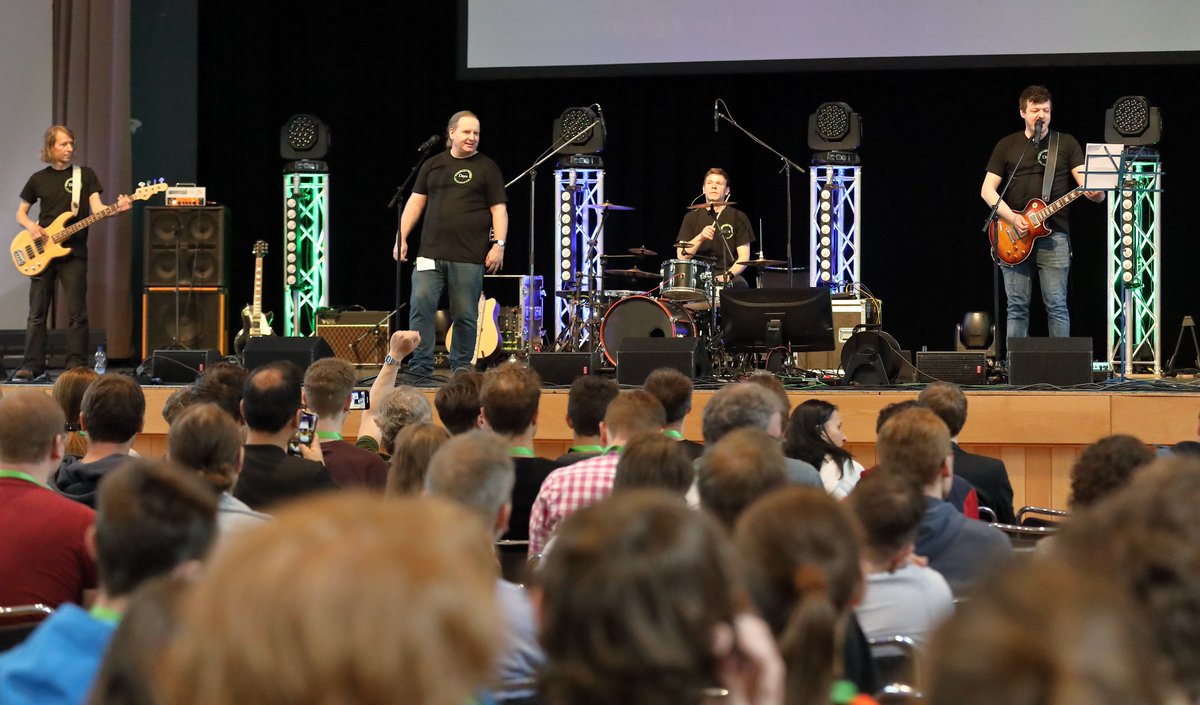 Mal so eine Frage an Euch: Hat irgendwer Interesse einen Backstagepass für die #mddevdays zu gewinnen? Falls ja könnten wir ja eine Osterverlosung starten. Die normalen Tickets gibt es hier: md-devdays.de/ticket-overview
Bitte retweeten!