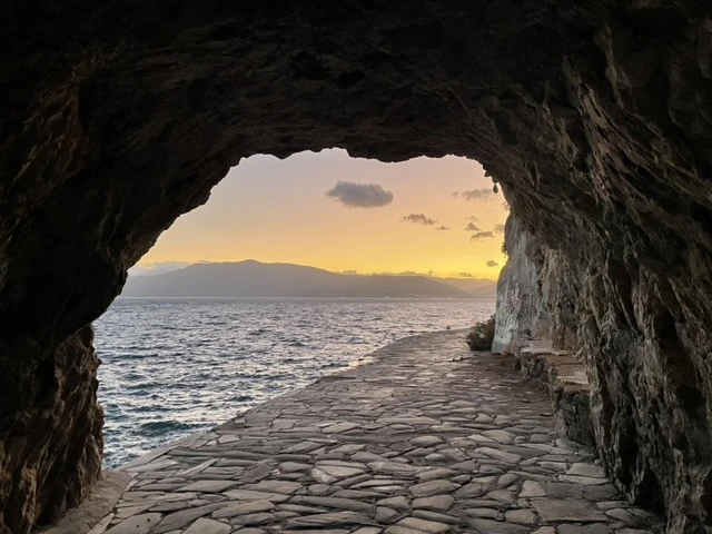 Greece's land area is approximately 64% of Minnesota and the students attending the <a href="/cyathens/">College Year in Athens</a>  program made sure to explore at least some of it!
 
studyabroad101.com/blog/2023/03/i…

#abroad101 #travel #studyabroad #studentlife