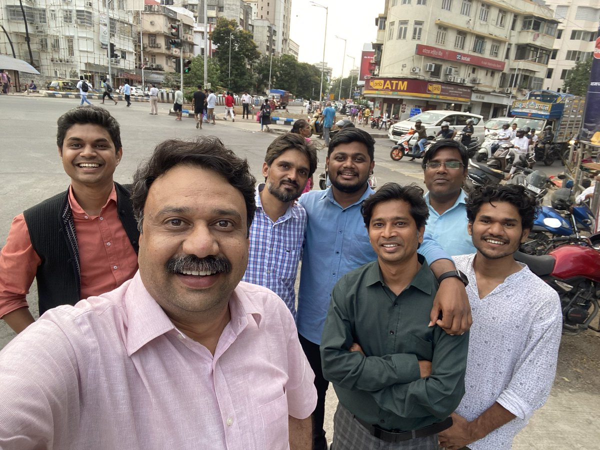 ashish_jadhao's tweet photo. लोकमत डिजिटल न्यूजने मार्च महिन्यात युट्यूबवर १०० मिलियनपेक्षा जास्त व्ह्यूजचा पल्ला ओलांडलाय. हे सर्व @rishidarda सरांच्या पाठबळामुळे शक्य झालं!🌿 
@Lokmat 
@superajnarayan 
@rahuljadhavaa
@akashvani_101
@SachinCJoshi3 @GuruLokmat @Ashvinmahajan_ 
@haritapuranik 
@ashish_jadhao https://t.co/f8pVrH1n1B