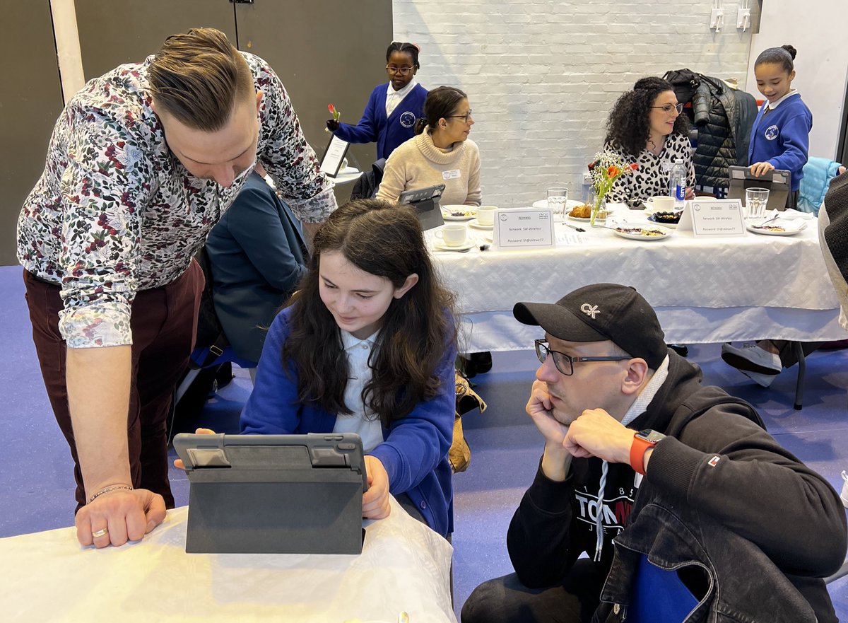 ShacklewellE8's tweet image. 😊 We have loved hosting international visitors from Norway and Poland this week 

📱Children and teachers showcased how we use technology in the classroom as part of #Bett2023 

#NWFed