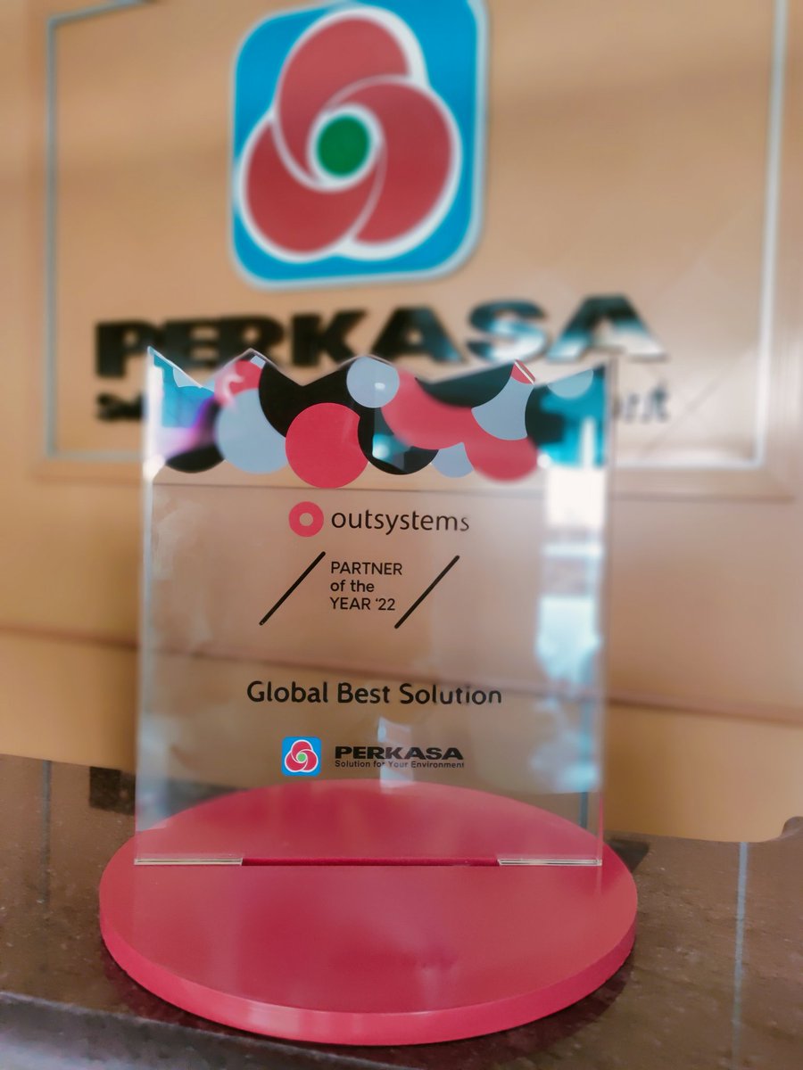 perkasaid's tweet photo. Our CEO receiving the @OutSystems Global Best Solution Partner of the year 2022 from  Marcelony Kumalasari #outsystems Country Manager Indonesia @OutSystemsDev #outsystemspartner #oustsystemsinindonesia #lowcode #lowcodeplatform https://t.co/dLRaLkESTd