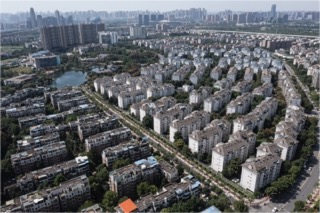 #China’s #RealEstate sector was stagnated for months in late 2021, then government imposed restrictions on both developers’ and homebuyers’ finances which lead to a historical low in 2022. Can China fix its housing crisis? bit.ly/3lKPi4x