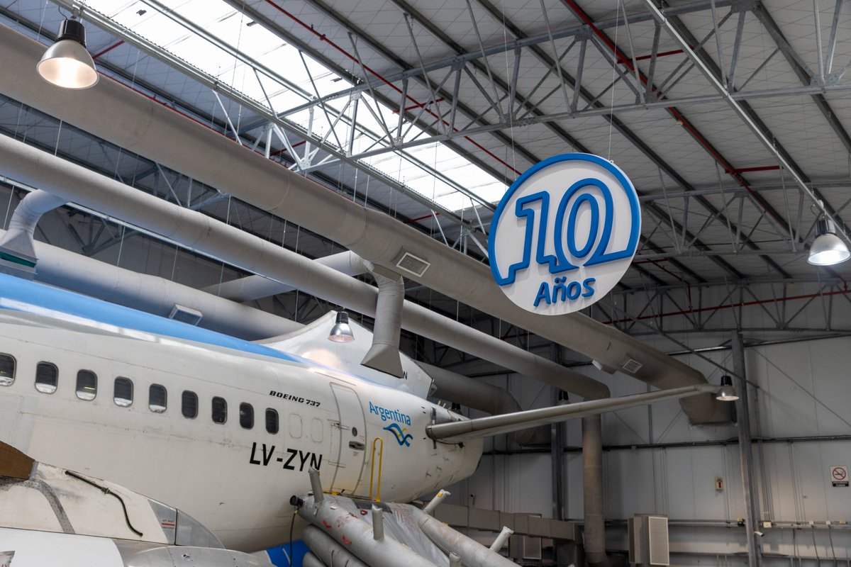 ceriani_pablo's tweet photo. Nuestro Centro de Formación y Entrenamiento cumple 10 años. Una decisión estratégica de @CFKArgentina, llevada adelante por @marianorecalde, para el crecimiento de @Aerolineas_AR. Hoy vemos los resultados que nos permiten capacitar nuestro personal y a más de 30 aerolíneas. https://t.co/6gf4iHqGGi
