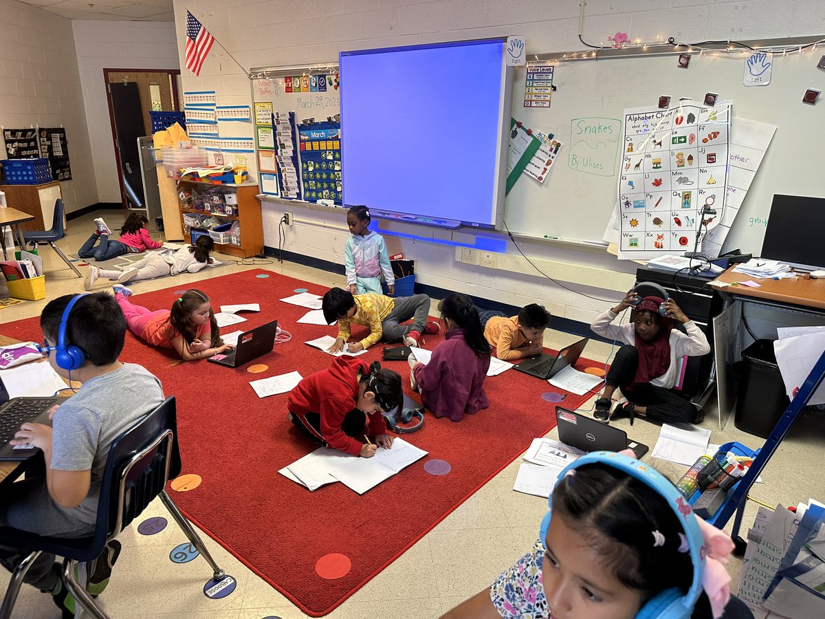 MsJConnors's tweet photo. My researchers are hard at work finishing their animal research projects before our publishing party on Friday!  #FHHighlights https://t.co/7plD90yrqn
